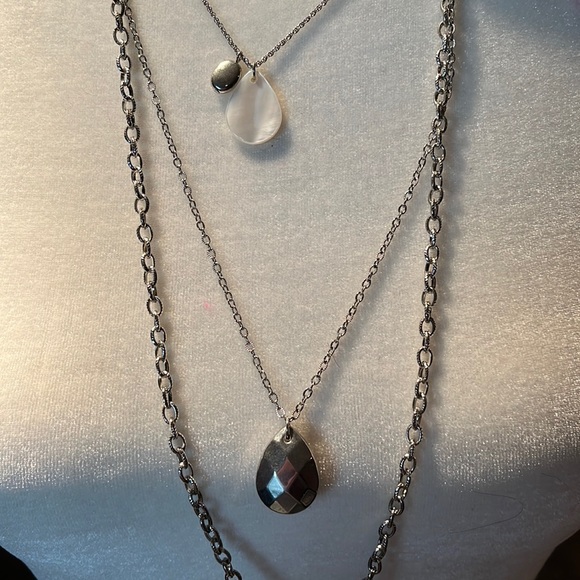 Triple strand necklace  3 chains/ Necklaces with pendants in 1 - Picture 3 of 4